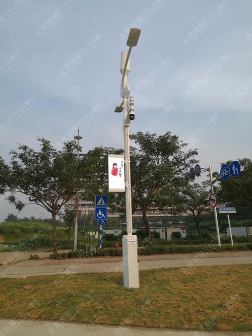 智能LED燈桿顯示屏 打破固態(tài)圖樣，引領(lǐng)城市傳播新范式